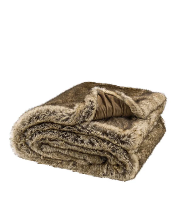 ALASKA WOLF throw