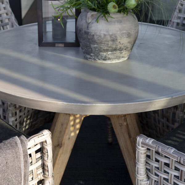 TONGA Outdoor dining table