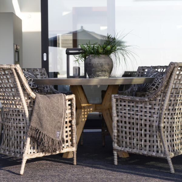 TONGA Outdoor dining table