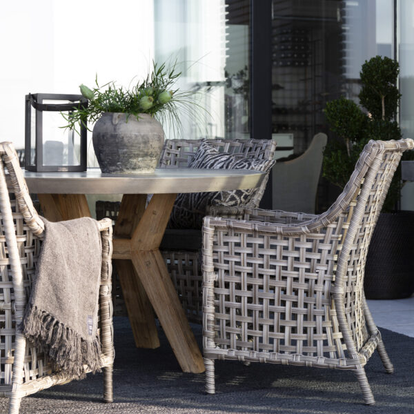 TONGA Outdoor dining table