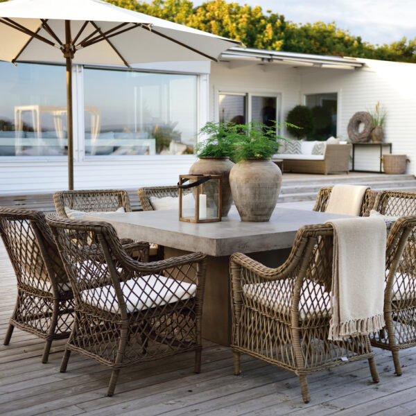 CAMPOS Dining Table