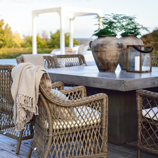 CAMPOS Dining Table