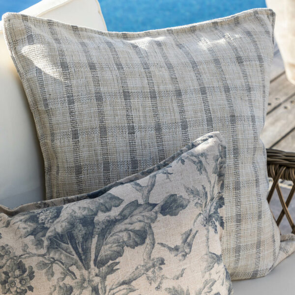 TRAVERSE cushion cover