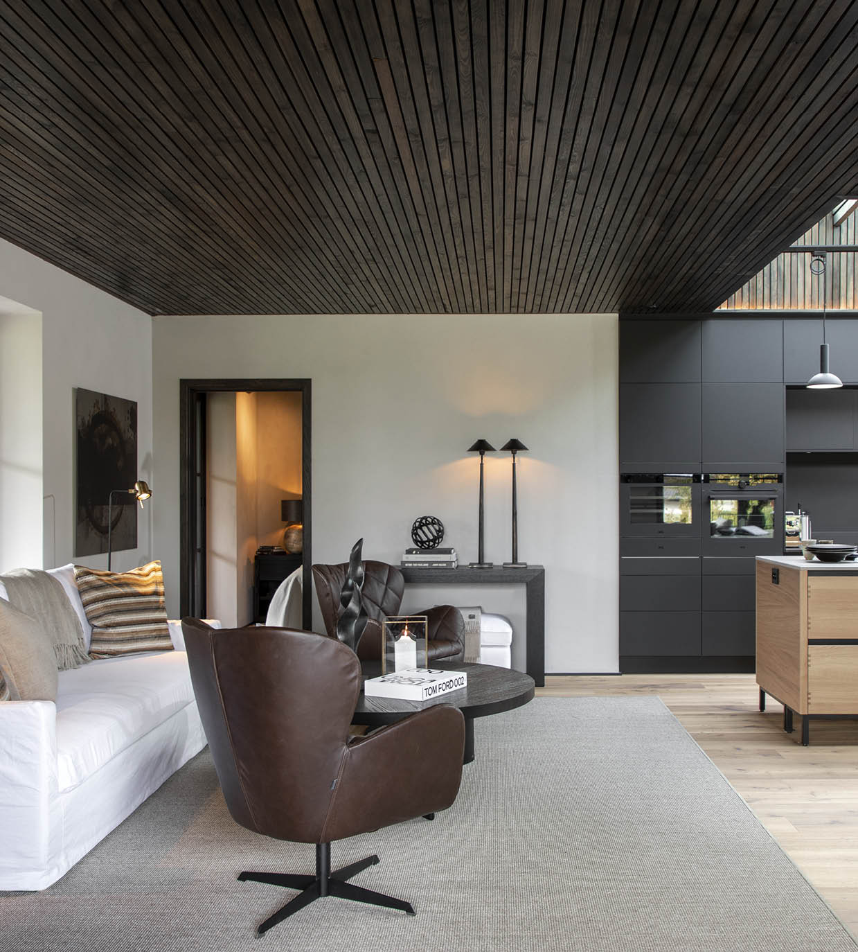 HOW TO CREATE AN INDOOR-OUTDOOR FEEL