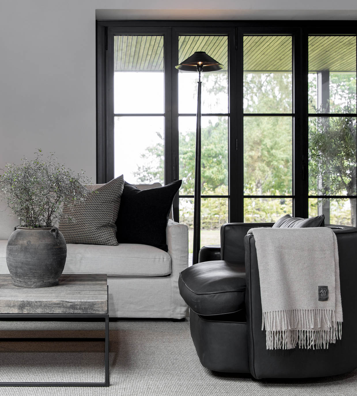 HOW TO DECORATE YOUR LIVING ROOM