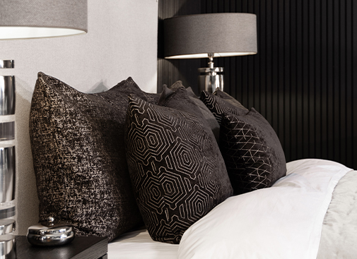 LUXURIOUS LOUNGE
