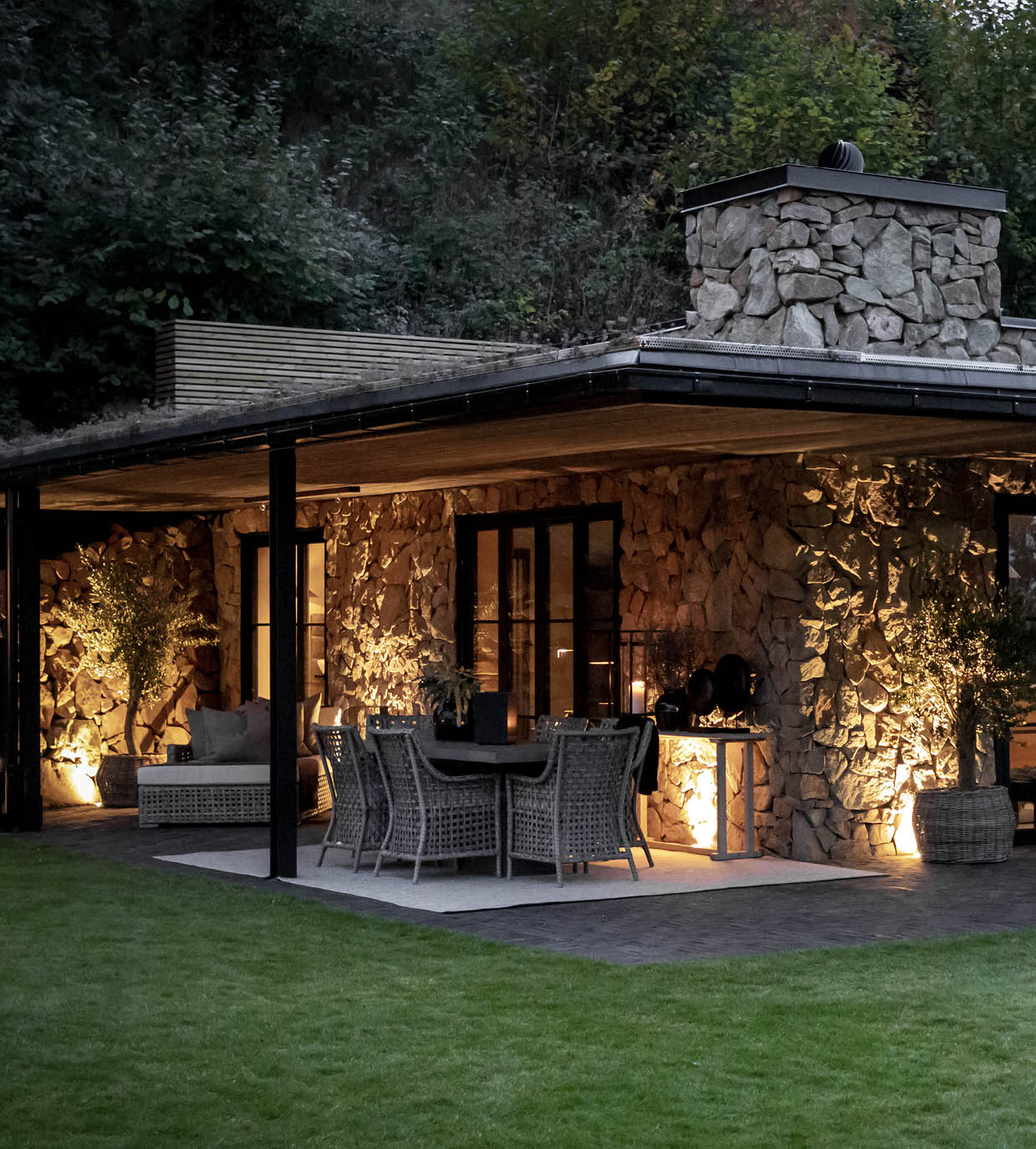 CREATE AN INVITING OUTDOOR SPACE