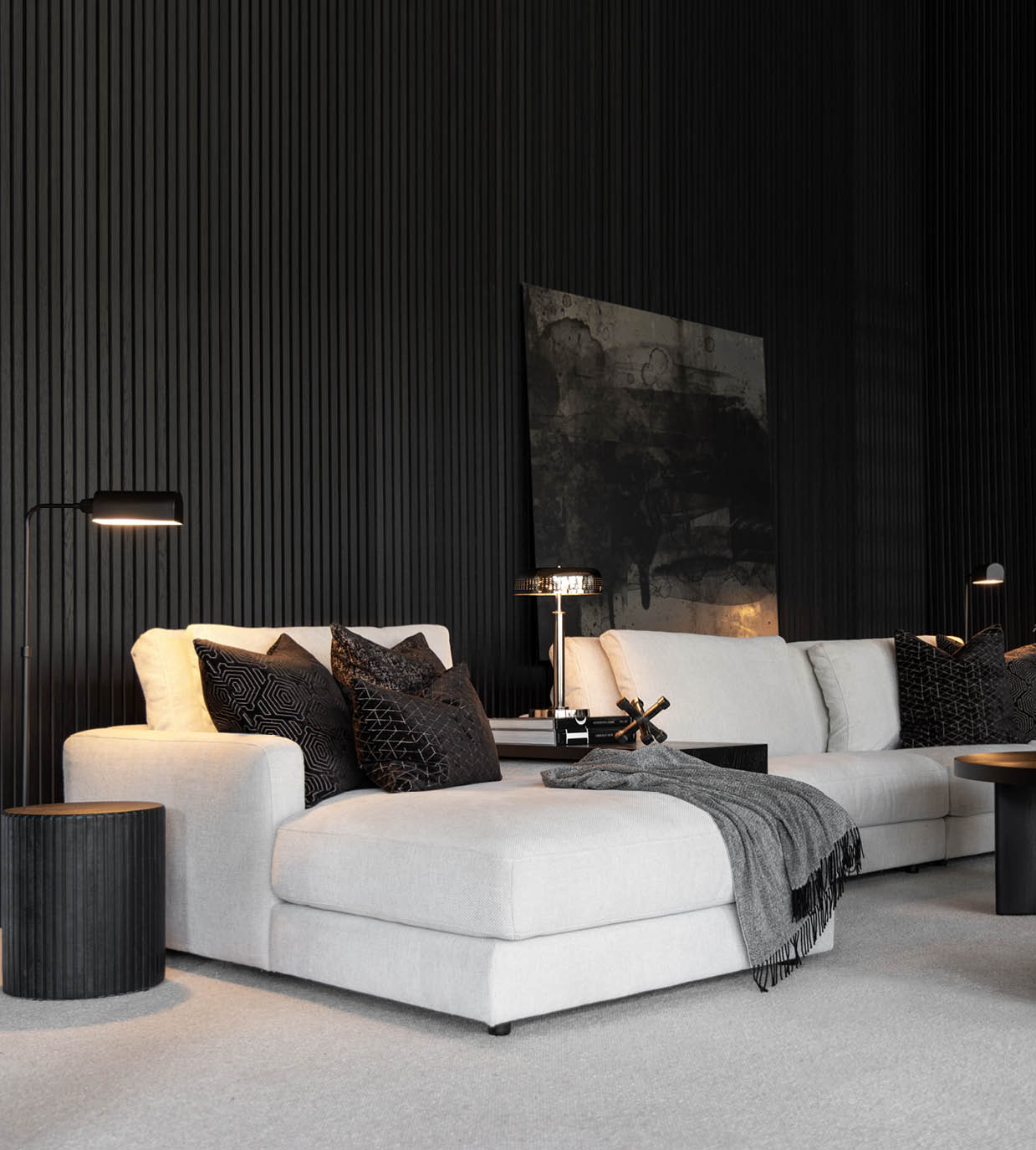 LUXURIOUS LOUNGE