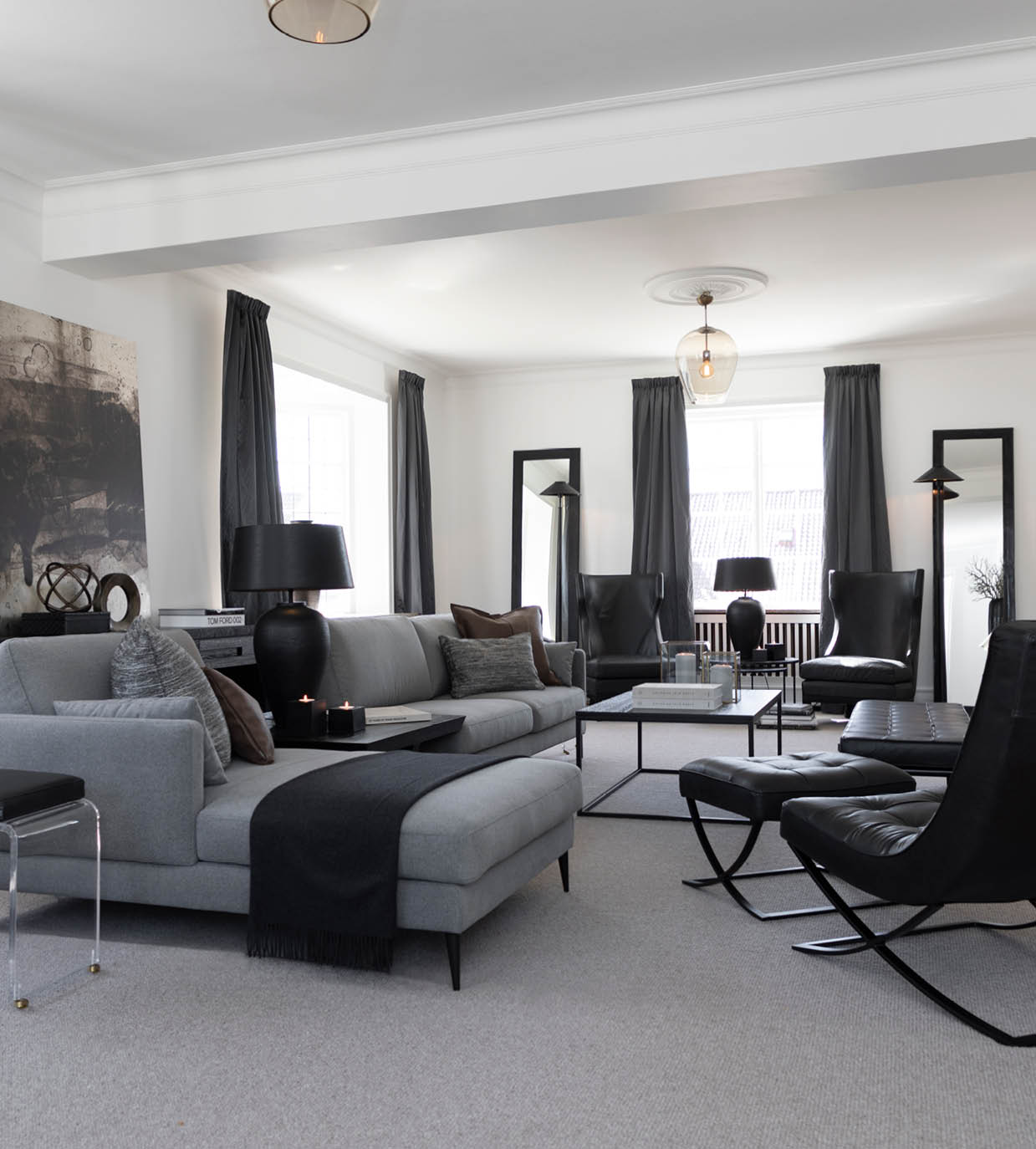 MODERN LOUNGE
