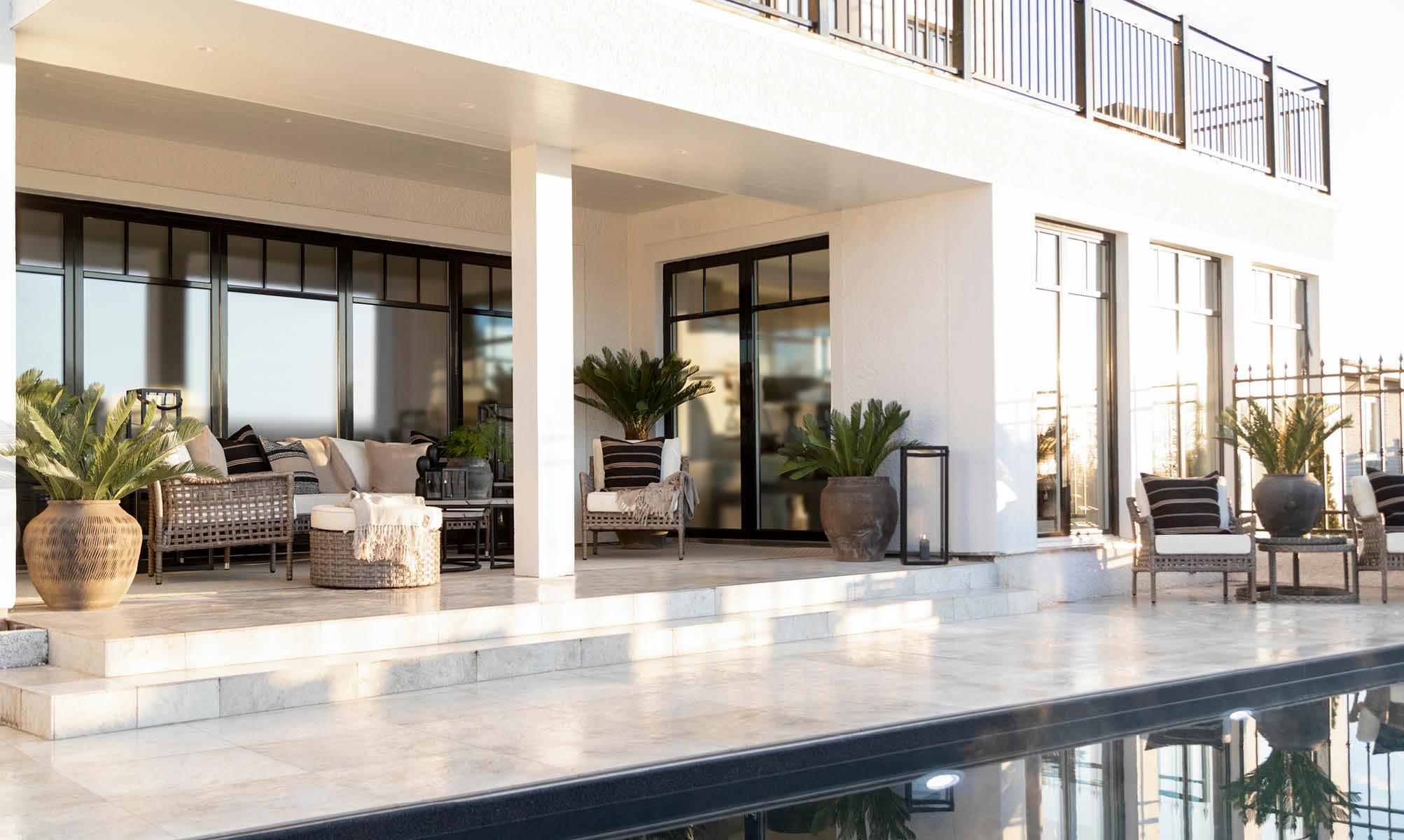 HOW TO STYLE YOUR OUTDOOR SPACE WITH THE SEASON’S LOOKS