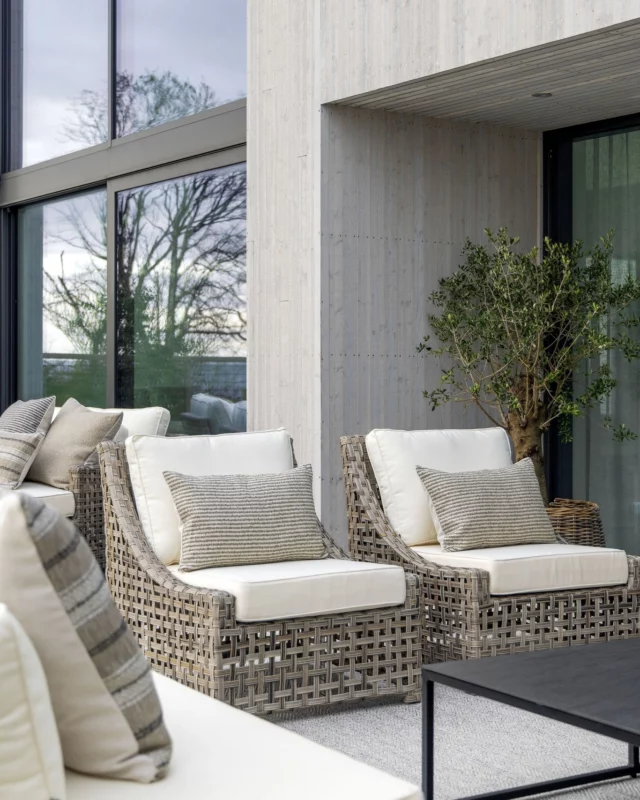 Unwind in our Key Largo armchair – where timeless design meets maximum comfort. A perfect piece for your outdoor lounge space this season.
.
.
#artwood1969 #differentwaysofliving #keylargochair #outdoorliving #modernterrace #wovendesign #relaxedluxury #patioinspo #scandinaviandesign #outdoorstyle #terracedesign #gardenretreat