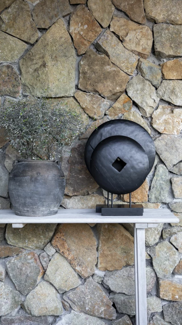 Enhance your outdoor space with elegant design and lasting comfort. From lounge chairs to statement accessories — create a stylish retreat that elevates every summer moment.
.
.
#artwood1969 #differentwaysofliving #outdoorliving #gardenlounge #patioinspiration #luxuryoutdoorfurniture #summerstyle #relaxedliving #elegantoutdoors #outdoordecor