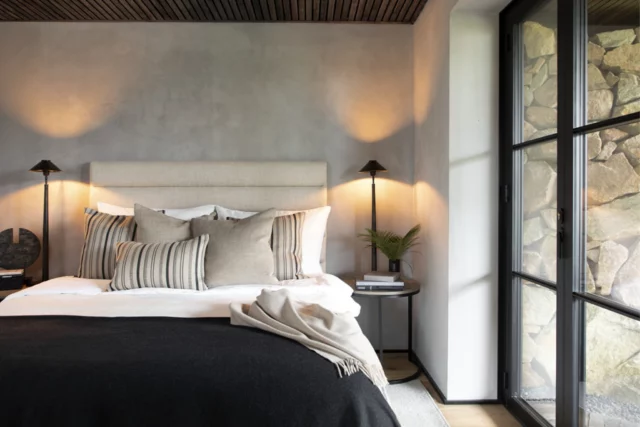 Stylish living with personality. Explore how different ways of living can be reflected through interior design. A harmonious blend of textures, colours, and shapes.
This bedroom captures the feeling of calm, grounded elegance through soft tones and tactile materials – a timeless retreat where every element tells its own story.
.
.
#artwood1969 #differentwaysofliving #bedroominspiration #harmoniousliving #stylishinterior #modernretreat #interiordetails #neutralinterior #eleganthome #softtextures #bedroomstyling #timelessdecor