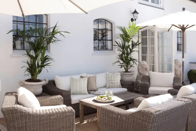 Refresh your outdoor space just in time for summer. Elegant seating, timeless details, and durable design - perfect for slow mornings and warm evenings alike.
.
.
#artwood1969 #differentwaysofliving #outdoorstyle #summerdecor #elegantoutdoorliving #terraceinspiration #timelessdesign #gardenlounge #patiofurniture #neutraltones #relaxedliving