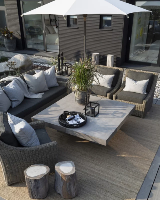 Laid-back luxury! An outdoor space designed for long conversations, barefoot evenings, and quiet reflections. Every detail, from the woven texture to the solid surfaces, tells a story of quality and comfort. Style with Artwood!
.
.
#artwood1969 #differentwaysofliving #outdoorinterior #laidbackluxury #slowinterior
#scandinaviandesign #wovenfurniture #calmspaces #outdoordecor #gardeninspiration #stylingoutdoors #neutralpalette #designthatlasts