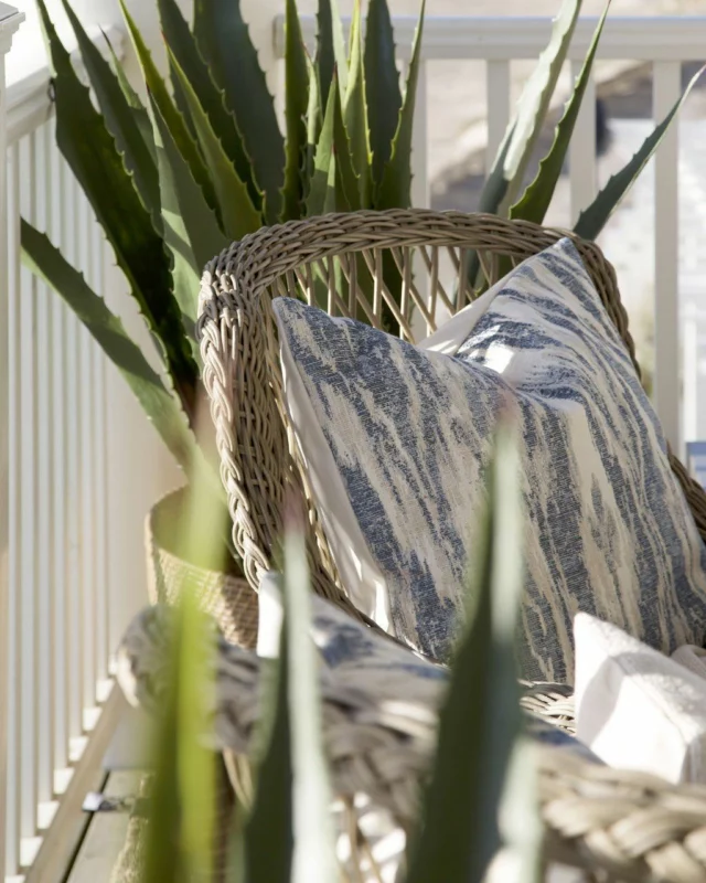 Built to last, designed to impress. Estelle dining chair brings texture and artisanal detail to your outdoor dining setting.
.
.
#artwood1969 #differentwaysofliving #estellediningchair #outdoorinspiration #coastaldecor #timelessdesign #wovenfurniture #elegantoutdoorliving #artisanalstyle #summermood #naturalmaterials #interiorphotography #styledbythesea