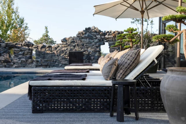 Where time slows down and the sun warms more than just your skin. Orlando Classic sunbed invites you to stay a little longer.
.
.
#artwood1969 #differentwaysofliving #outdoorliving #poolsideinspiration #tampaclassic #timelessdesign #summermoments #slowinteriors
#designwithsoul #styledbyartwood #relaxedluxury #blackwovenfurniture #quietluxuryoutdoors